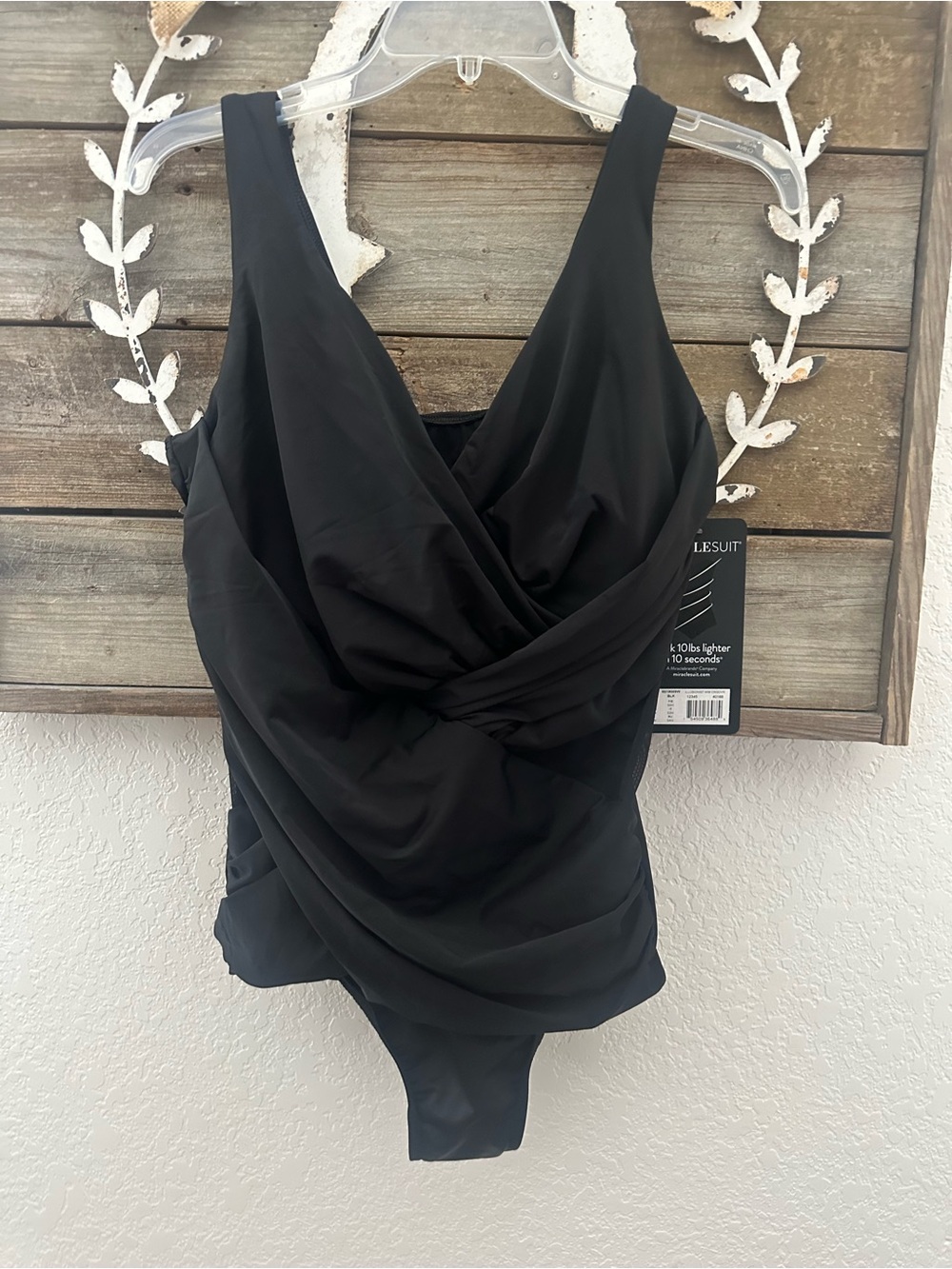 Miraclesuit Black Twist front one piece swimsuit Women’s size 18W NWT